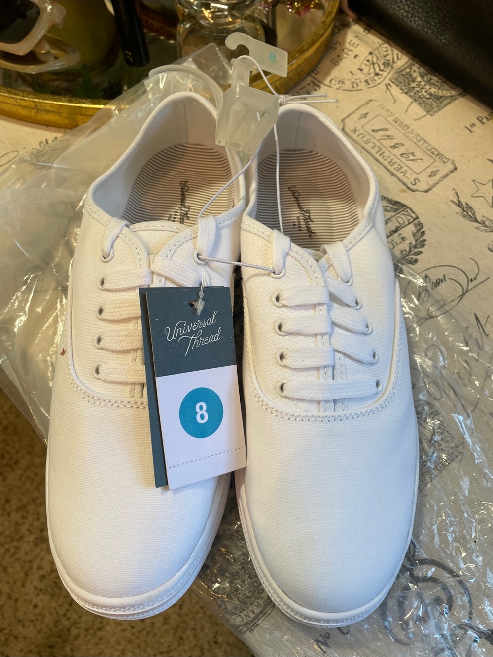Universal Thread White Canvas Lace-Up Sneakers for Men